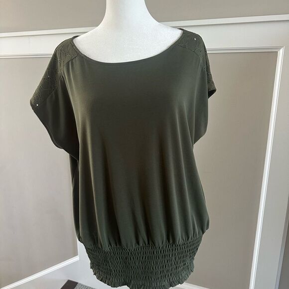 Michael Kors green, pullover top with lace shoulder accent. - Picture 3 of 6